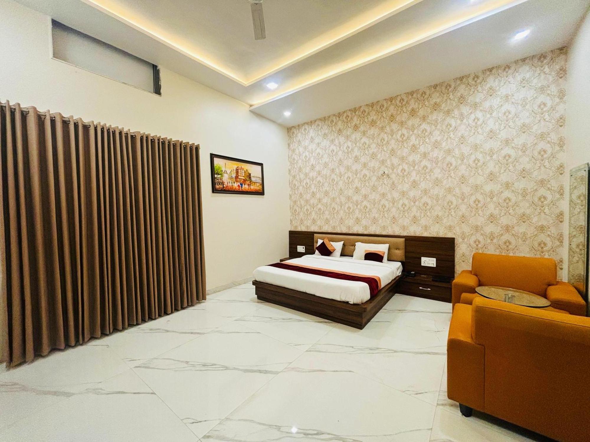 Hotel Amar Vilas & Resort بهاراتبور المظهر الخارجي الصورة