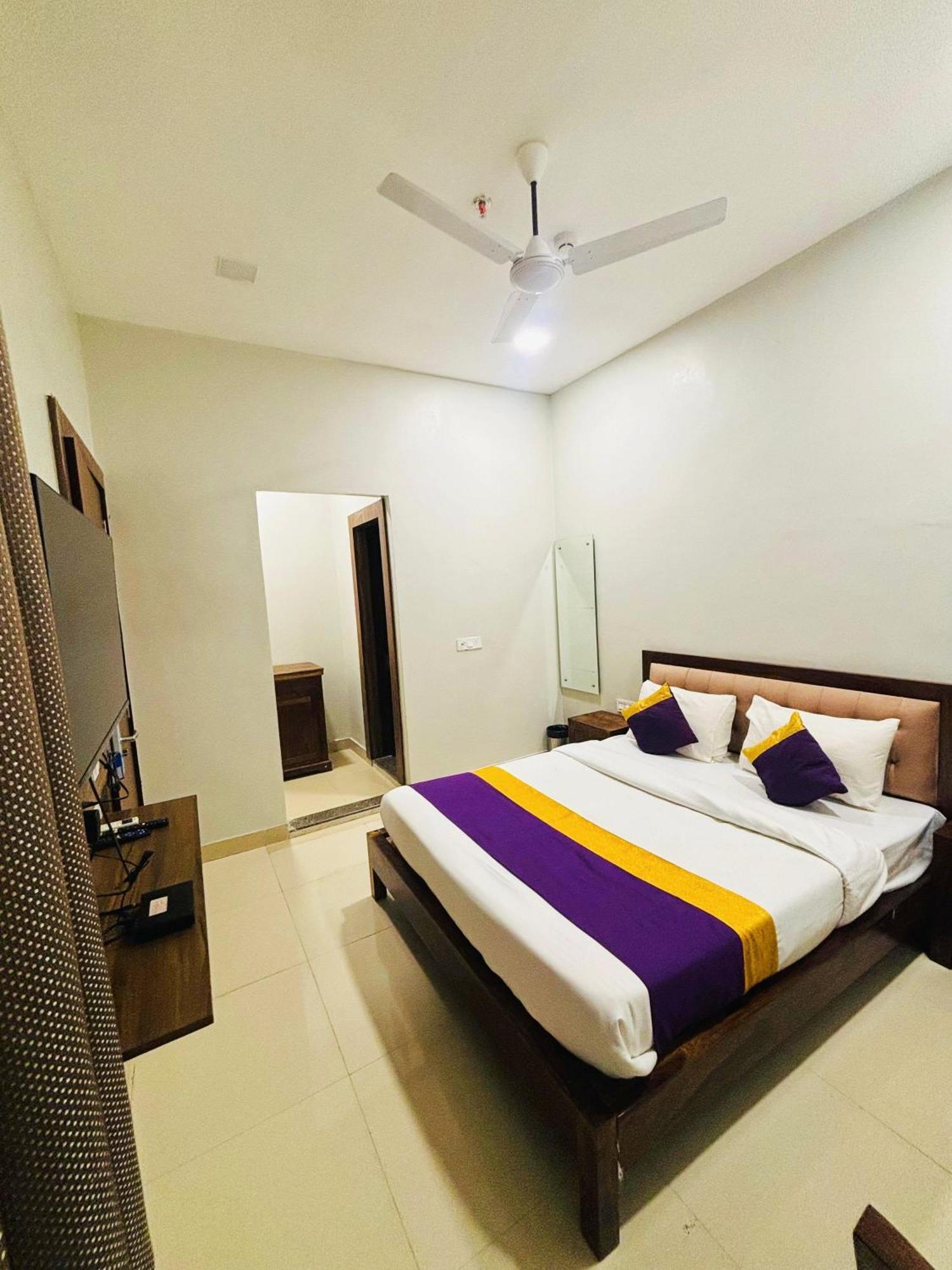 Hotel Amar Vilas & Resort بهاراتبور المظهر الخارجي الصورة