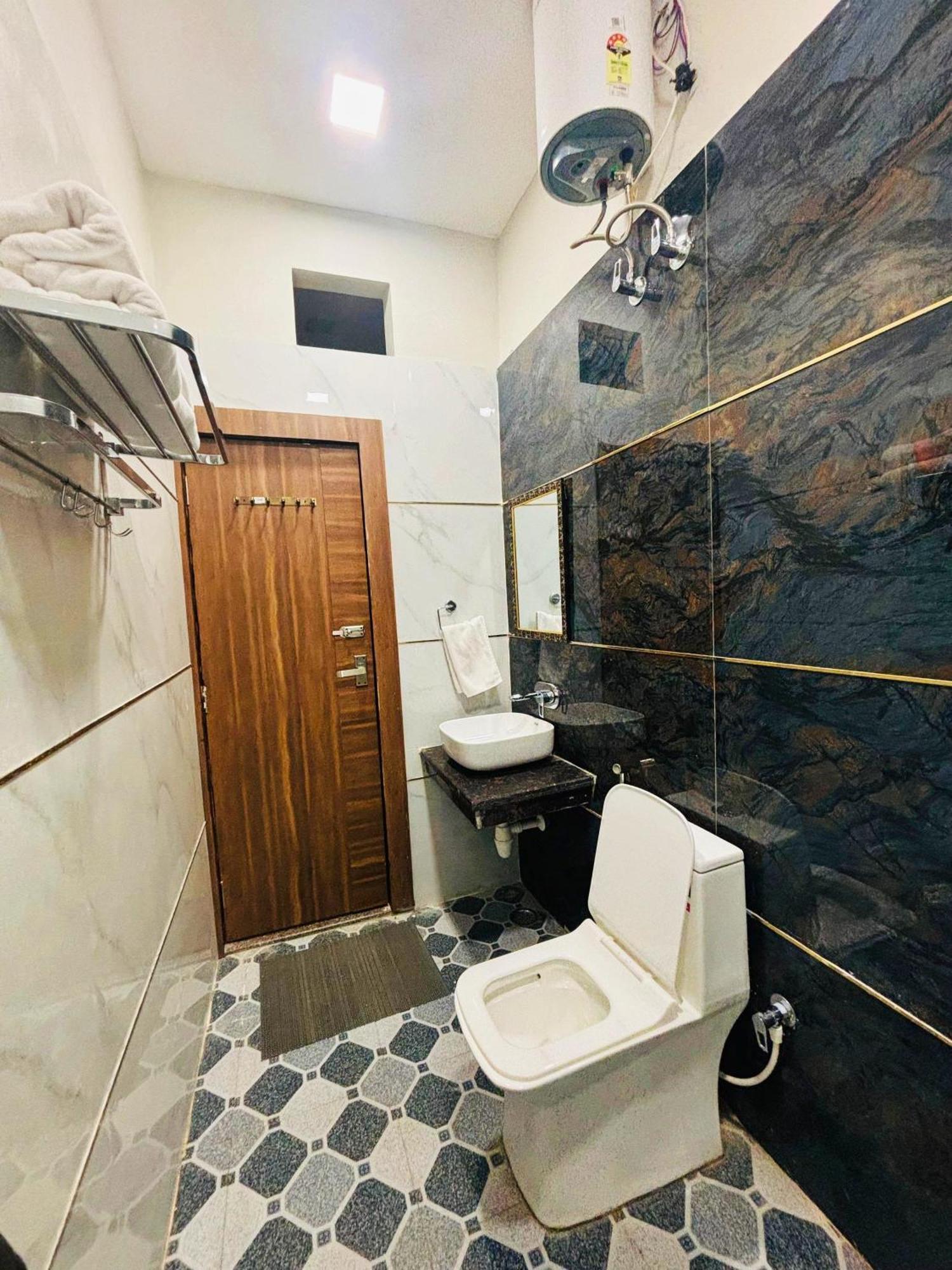 Hotel Amar Vilas & Resort بهاراتبور المظهر الخارجي الصورة